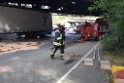 LKW blieb unter Bruecke haengen Koeln Ehrenfeld Innere Kanalstr Hornstr P258